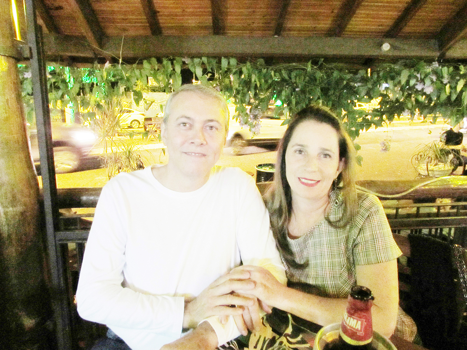 Dia 26 de maio, comemoram 43 anos de casados, Prata Azeviche, o empresário Antônio Bechara Dias (“Tonico”) e Cláudia Catroqui Dias. Eles recebem os cumprimentos dos filhos Antônio Bechara Dias Júnior, casado com Isadora Brunheroti; Gabriela Catroqui, casada com Leonardo Santos e Isabela Catroqui Junqueira, casada com Ivan Junqueira, dos netos Enrico, Gael, Benício, Lorenzo e Betina, dos familiares e amigos
