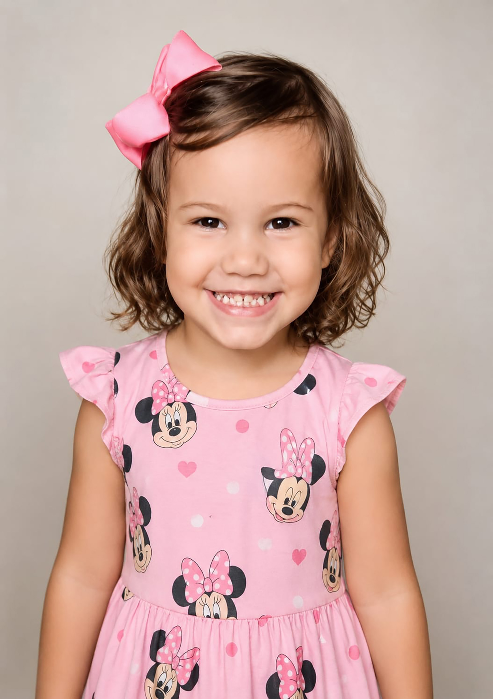 Dia 23 de maio, comemora aniversário, Isadora de Almeida Neiva, filha de Zaina de Almeida Neiva e Leandro da Silva Neiva. Ela recebe os parabéns dos pais, dos irmãos Vitor de Almeida Neiva e Renan dos Santos Neiva, dos familiares e amigos