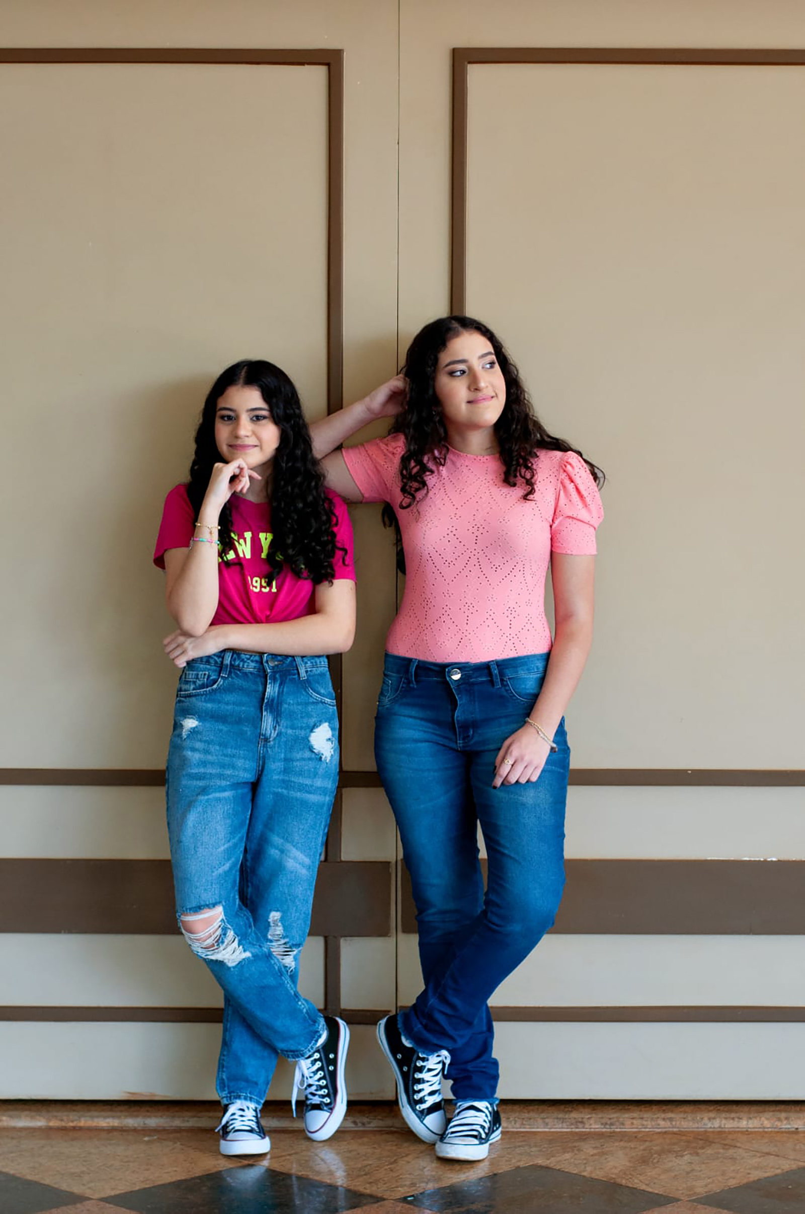 Dia 19 de agosto, comemoram aniversário, Gabriela e Beatriz Meneghini de Oliveira Silva, filhas de Roberta Meneghini de Oliveira Silva e Júlio César Santos da Silva. Elas recebem os parabéns dos pais, dos familiares e amigos