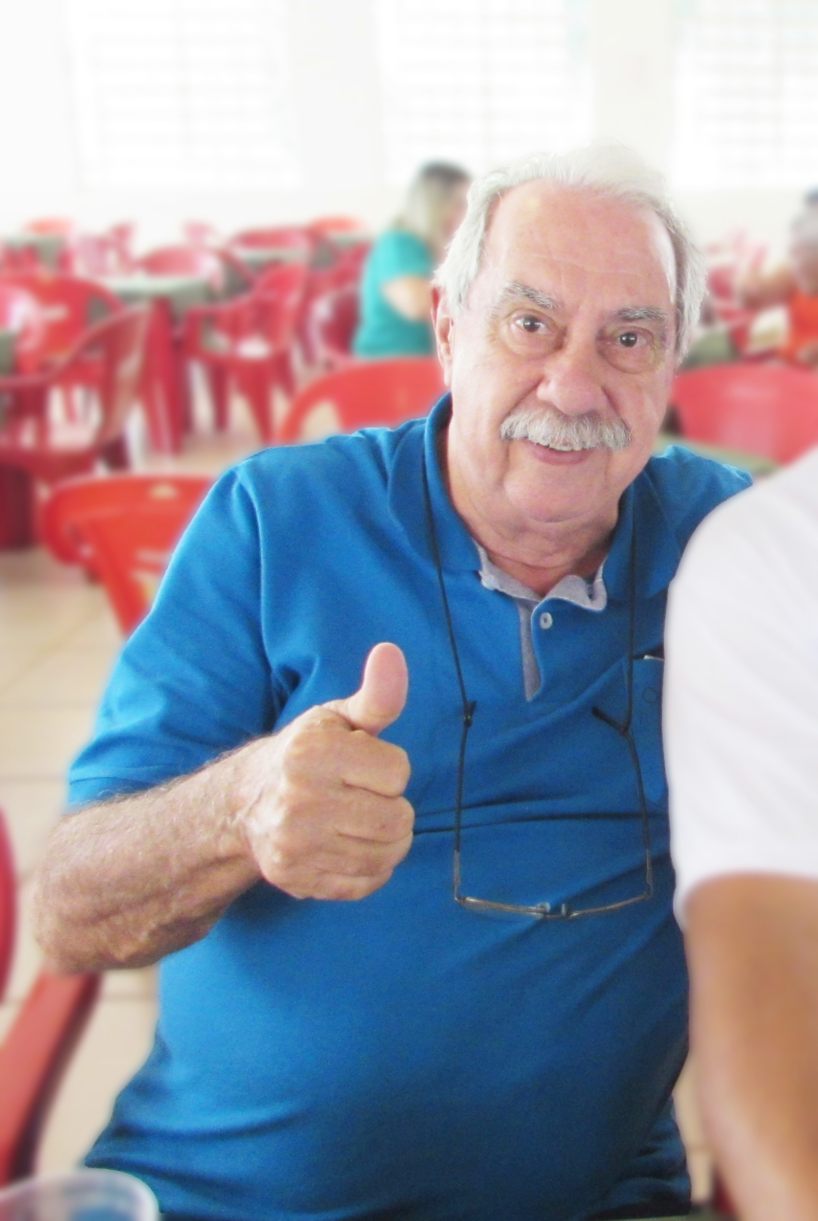 Dia 19 de agosto, comemora aniversário, o engenheiro civil Hélio Alves Ferreira. Ele recebe os parabéns dos filhos Helinho Martins Alves Ferreira e Gabriela Martins Alves Ferreira, da nora Carla Cristina Custódio de Araújo, da neta Alícia, dos familiares e amigos