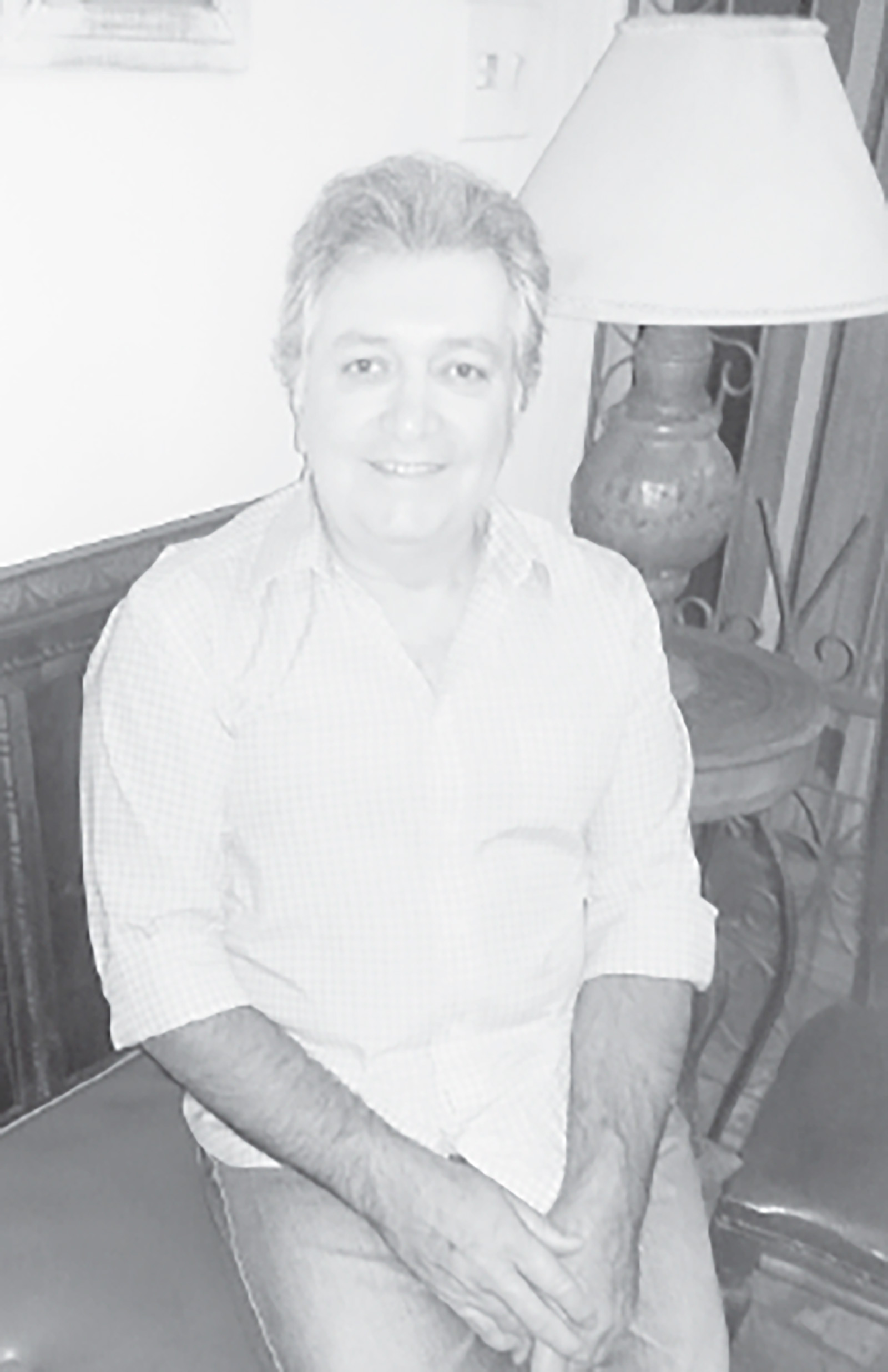 Dia 15 de outubro, comemora aniversário, Edson José Beicker (“Edinho Beicker”), casado com Maria Clara Sampaio Beicker. Ele recebe os parabéns da esposa, do filho Wilker Edson Leite Beicker, da nora Viviane Ribeiro Sandoval Beicker, dos netos Enzo Sandoval Beicker e Rafael Sandoval Beicker, dos familiares e amigos
