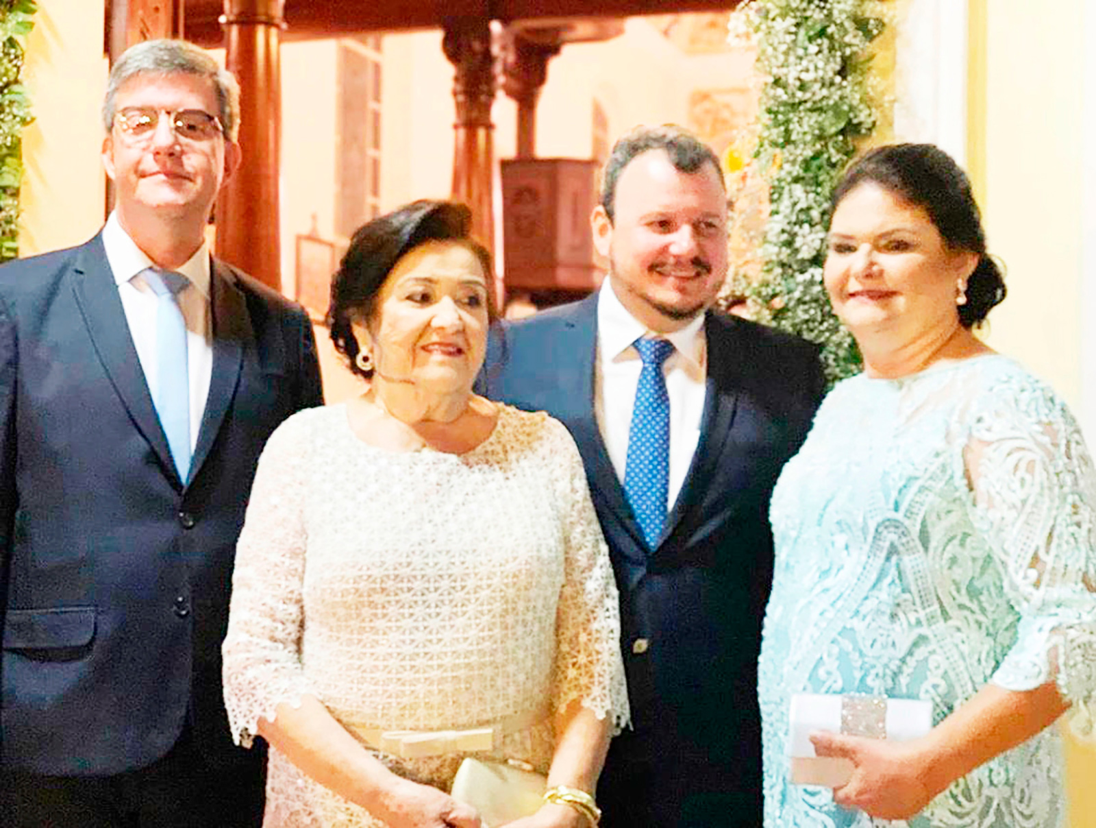 Comemora aniversário, dia 10 de outubro, o bancário e advogado Romeu Barbosa Júnior. Ele recebe os cumprimentos da mãe Maria Eduarda Mirandola Barbosa, do afilhado Jorge Eduardo Scotte Barbosa, da sobrinha Ana Júlia Scotte Barbosa, dos familiares e amigos