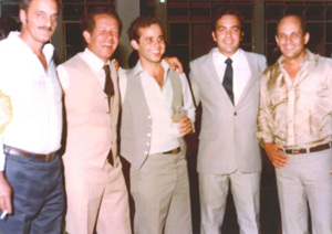 Foto de cinco Edsons, no casamento de Andrew de Paula Costa e Andréa Francelin Cristino Barbosa Costa, em 20 de dezembro de 1992. (1) Edson Cucato (in memoriam), (2) e (3) Edson Ribeiro da Rocha e Edson Francelin Ribeiro da Rocha, (4) Edson Andreo Barbosa e (5) Edson Peraro
