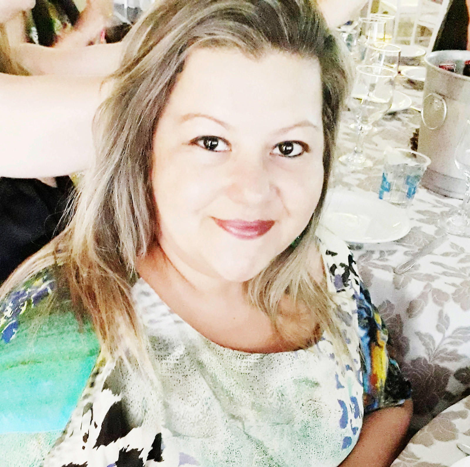 Dia 9 de setembro, comemora aniversário, Cláudia de Almeida Nunes. Ela recebe os cumprimentos do esposo  Lucas, do filho Felipe, dos pais Cleosmar Nunes e Maria Abadia de Almeida Nunes, do irmão Luís Gustavo , casado com Bruna, dos sobrinhos, dos familiares e amigos