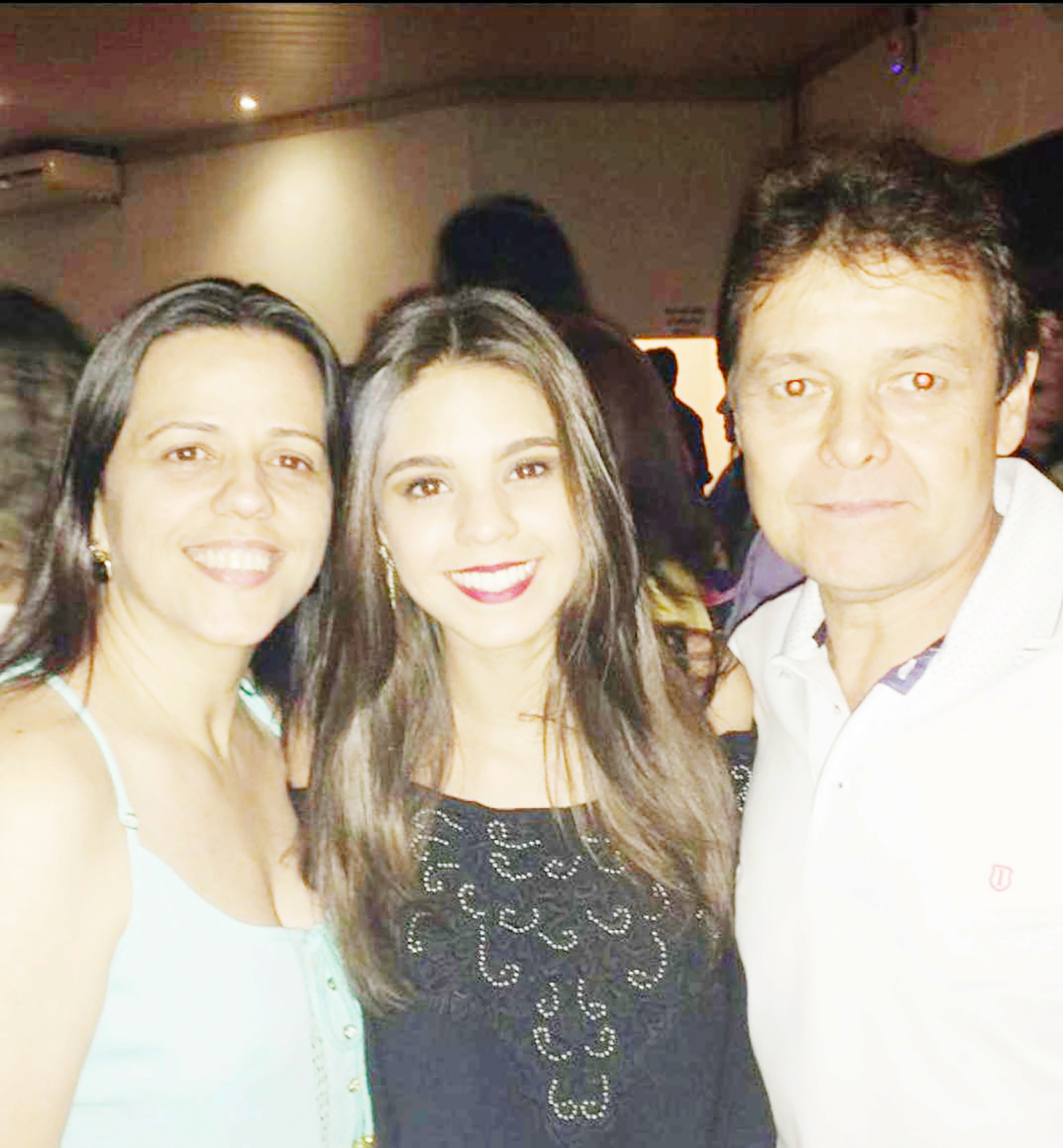 Dia 8 de setembro, comemora aniversário, Selma Cristina Ramos Pitta da Silva, casada com o empresário Marcos Antônio Barbosa da Silva. Ela recebe os parabéns do esposo, da filha Marília Pitta da Silva, dos familiares e amigos