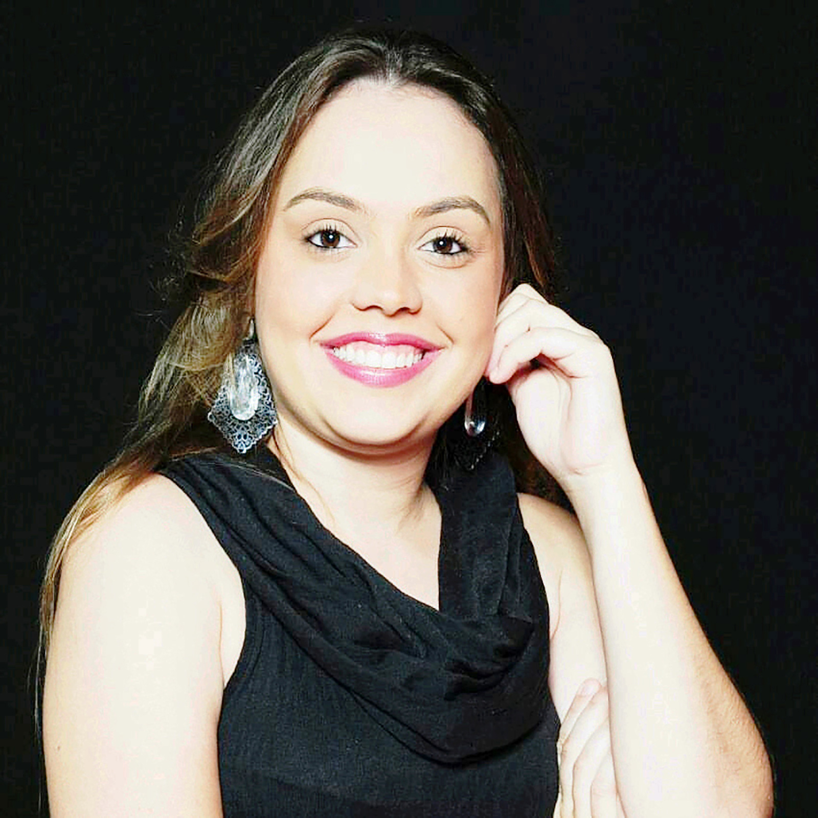Dia 9 de setembro, comemora aniversário, Natália Alves Azevedo, filha de Carlos Alberto Inácio Azevedo e Maria das Dores Alves Ferreira Azevedo (“Dodô”). Ela recebe os parabéns dos pais, da irmã Vanessa Alves Azevedo Duarte Costa, do cunhado Sérgio Duarte Costa, dos familiares e amigos