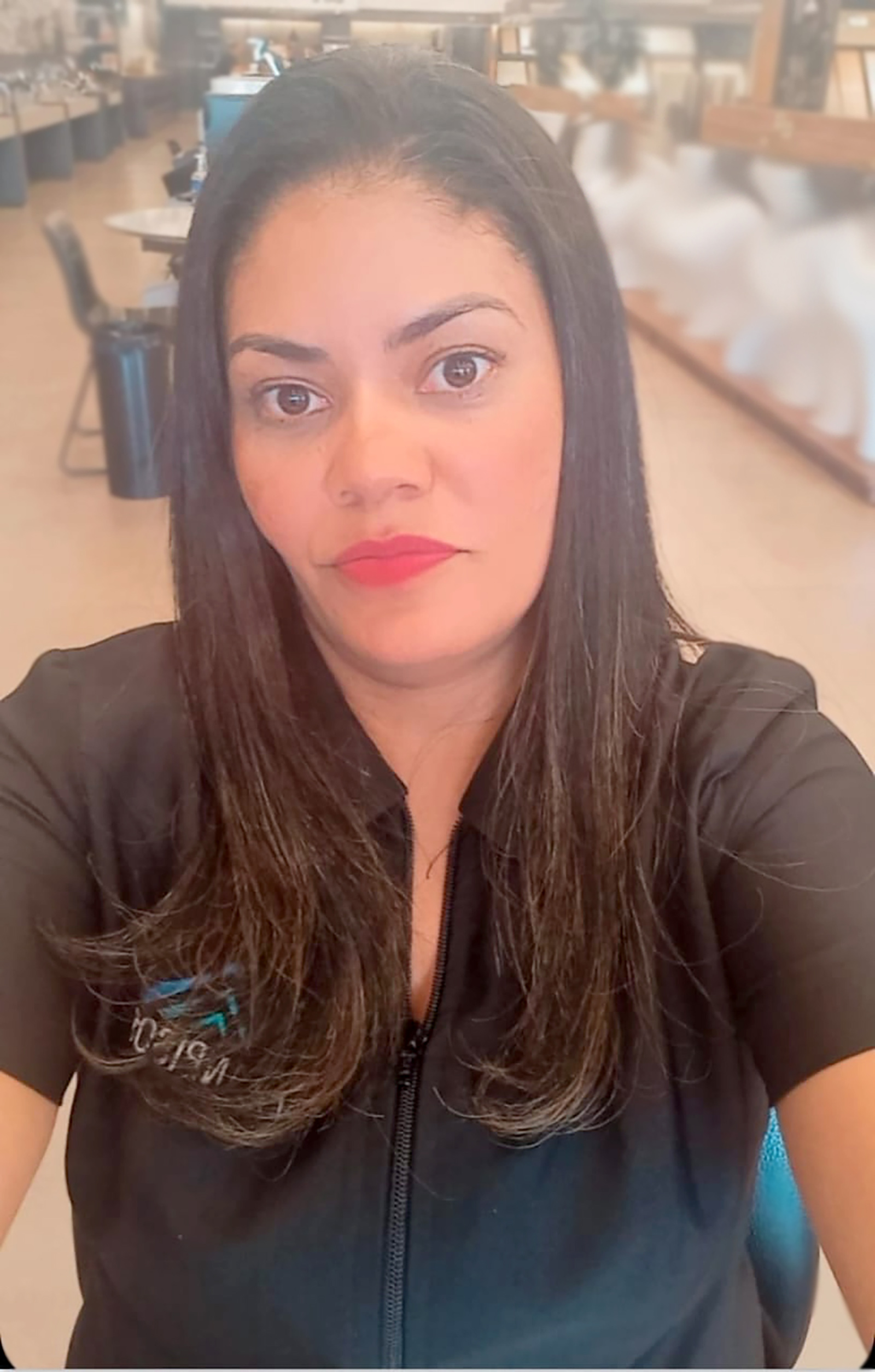 Dia 8 de setembro, comemora aniversário, Vanessa Kelly Araújo de Oliveira. Ela recebe os parabéns do filho Bernardo Araújo de Oliveira, dos pais Elisabeth da Silva Araújo e José Alípio Araújo, da irmã Jacqueline Silva Araújo Pereira, dos sobrinhos, amigos e familiares