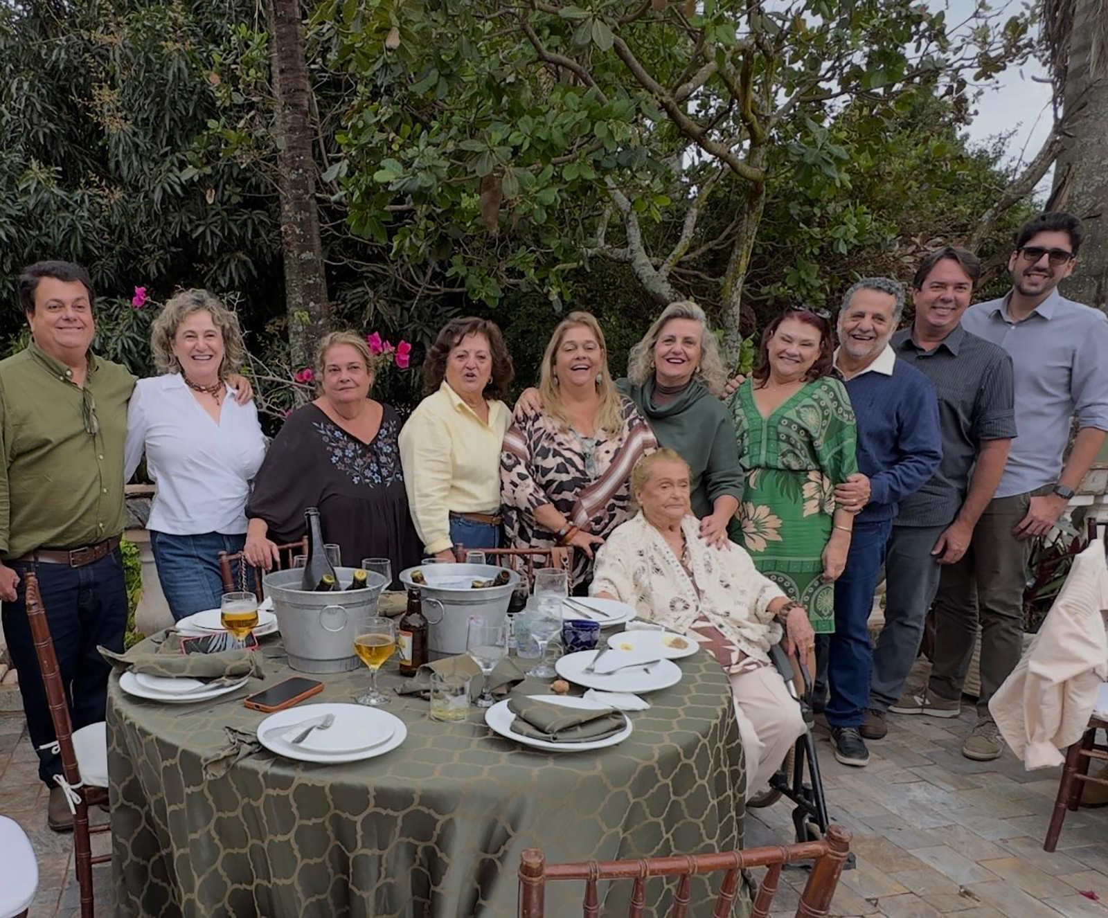 Guilherme, Valéria, Milena, Nana, Sílvia, Jussara, Elizete, Paulo, Emerson e Murilo