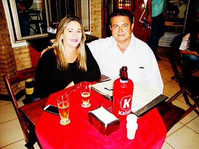 Dia 22 de maio, comemoram 33 anos de casados, Bodas Crizo, Roberto Aparecido Vieira e Silvana de Oliveira Vieira. Eles recebem os parabéns da filha Aline de Oliveira Vieira, dos familiares e amigos