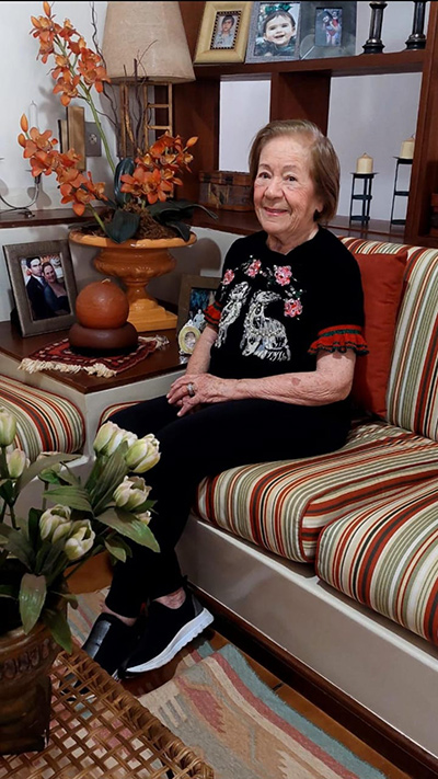 Dia 18 de maio, comemora aniversário, Trajovina B. Borges Cordaro, casada com Antônio Sebastião Cordaro (in memoriam) e são seus filhos   filhos Flávia e Tiãozinho.   
“Parabéns Dona Tra!  Hoje é dia de celebrar alguém muito especial: você!
Sua presença irradia luz e bondade, enchendo nossos corações de carinho e alegria. Que seu dia seja tão incrível quanto você é! Felicidades! 
Com carinho: Mislene