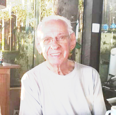 Dia 6 de junho, comemora 86 anos, Valentim Lance. Ele, que reside na cidade de São Sebastião do Paraíso - MG, recebe os parabéns da esposa, a professora aposentada Maria Joana Pires Lance, das filhas Juliana Pires Lance Francisco, que é Ortodontista, casada com Manoel Marcelo da Silva Francisco, médico veterinário e diretor da Faculdade Anhanguera de Piracicaba; Eloá Pires Lance, advogada e assistente de Juiz do Tribunal de Justiça de São Paulo e Stefânia Pires Lance de Pádua, fisioterapeuta, casada com o médico Marcos Antônio de Pádua, dos netos Guilherme Lance Veiga da Rocha, Matheus Lance Francisco, Otávio Pires Lance de Pádua, João Marcelo Lance Francisco e Marina Pires Lance de Pádua, dos familiares e amigos