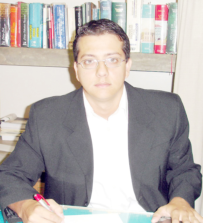 Dia 11 de junho, comemora aniversário, o advogado Dr. Wilson Antônio de Oliveira Mendonça. Ele recebe os parabéns da esposa Maria Isabel, dos pais Dr. Felicíssimo Ribeiro de Mendonça e Alaíde Mazieiro de Oliveira Ribeiro Mendonça, dos irmãos Dr. João Josué Walmor Mendonça e Dra. Viviane Ester de Oliveira Mendonça, dos familiares e amigos